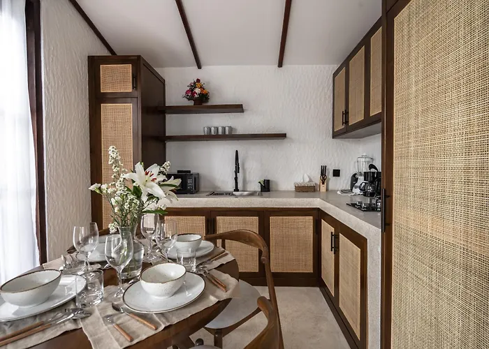 Moonlight By Evdekimi - Stylish 2br Escape With Tropical Garden And Pool Villa