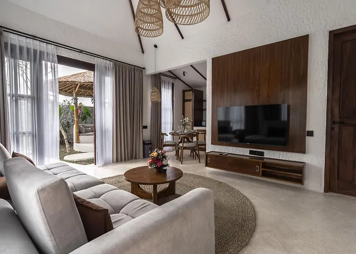 Moonlight By Evdekimi - Stylish 2br Escape With Tropical Garden And Pool