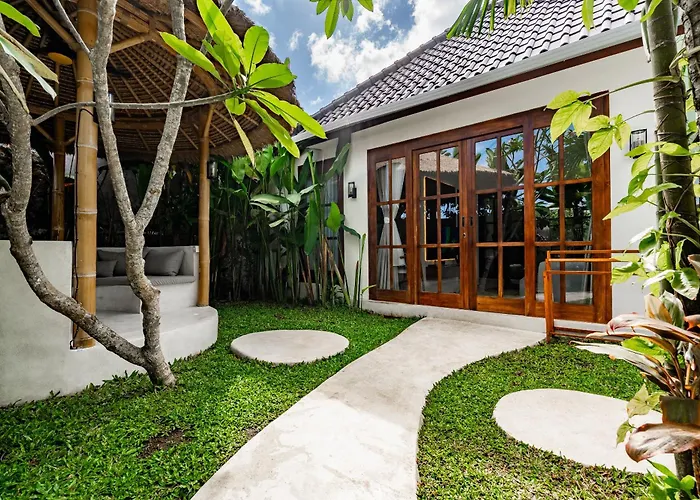 Villa Moonlight By Evdekimi - Stylish 2br Escape With Tropical Garden And Pool Ubud