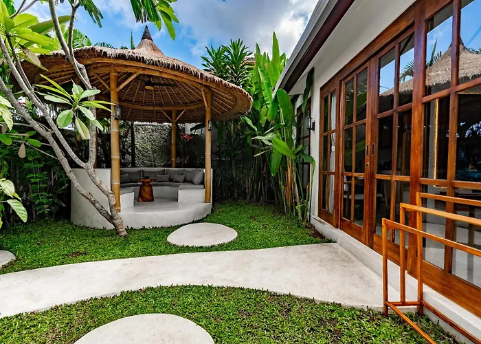 Moonlight By Evdekimi - Stylish 2br Escape With Tropical Garden And Pool